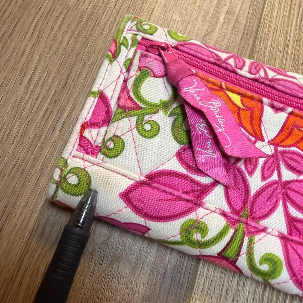 Vera Bradley Lilli Bell Euro Wallet Trifold Clutch Retired Pink Floral Quilted - Picture 8 of 10